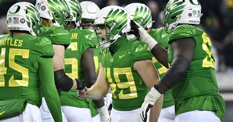 Big Ten clears way for Oregon, Washington to join, AP sources say, putting Pac-12 on brink